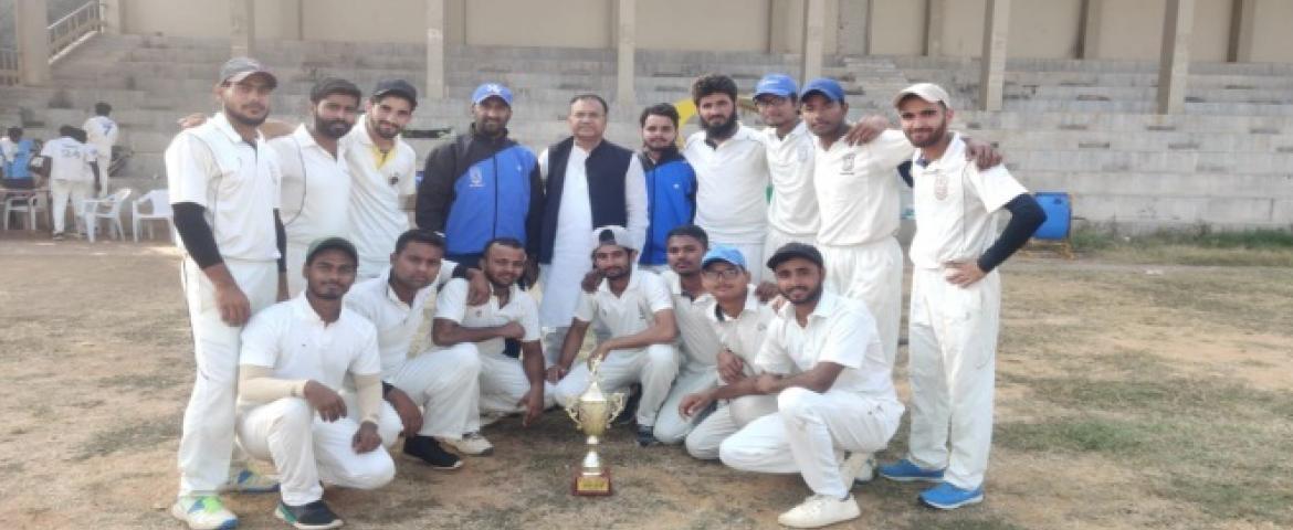 Prof. Abul kalam, Mohammed Musharaf khan and the Winning team with trophy.