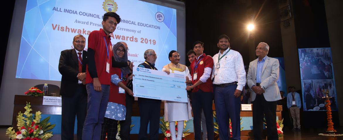 MANUU Polytechnic team from Hyderabad bagged the prestigious Chhatra Vishwakarma award 2019
