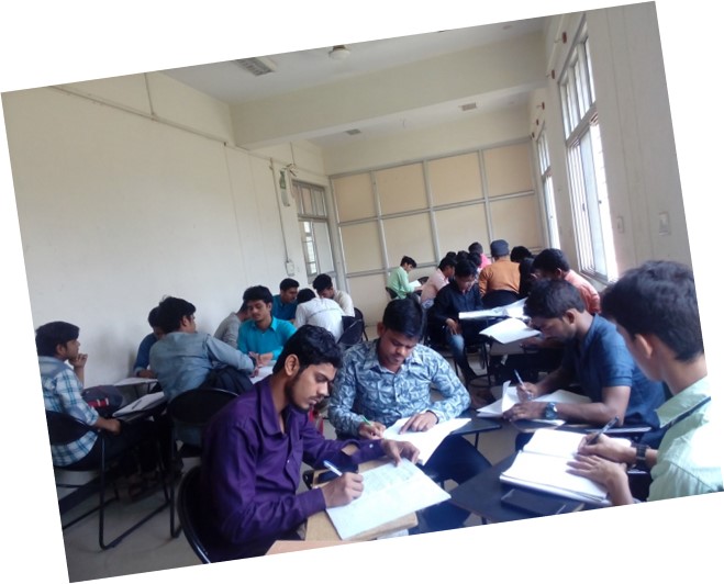 English Lab Photos: Polytechnic Bengaluru