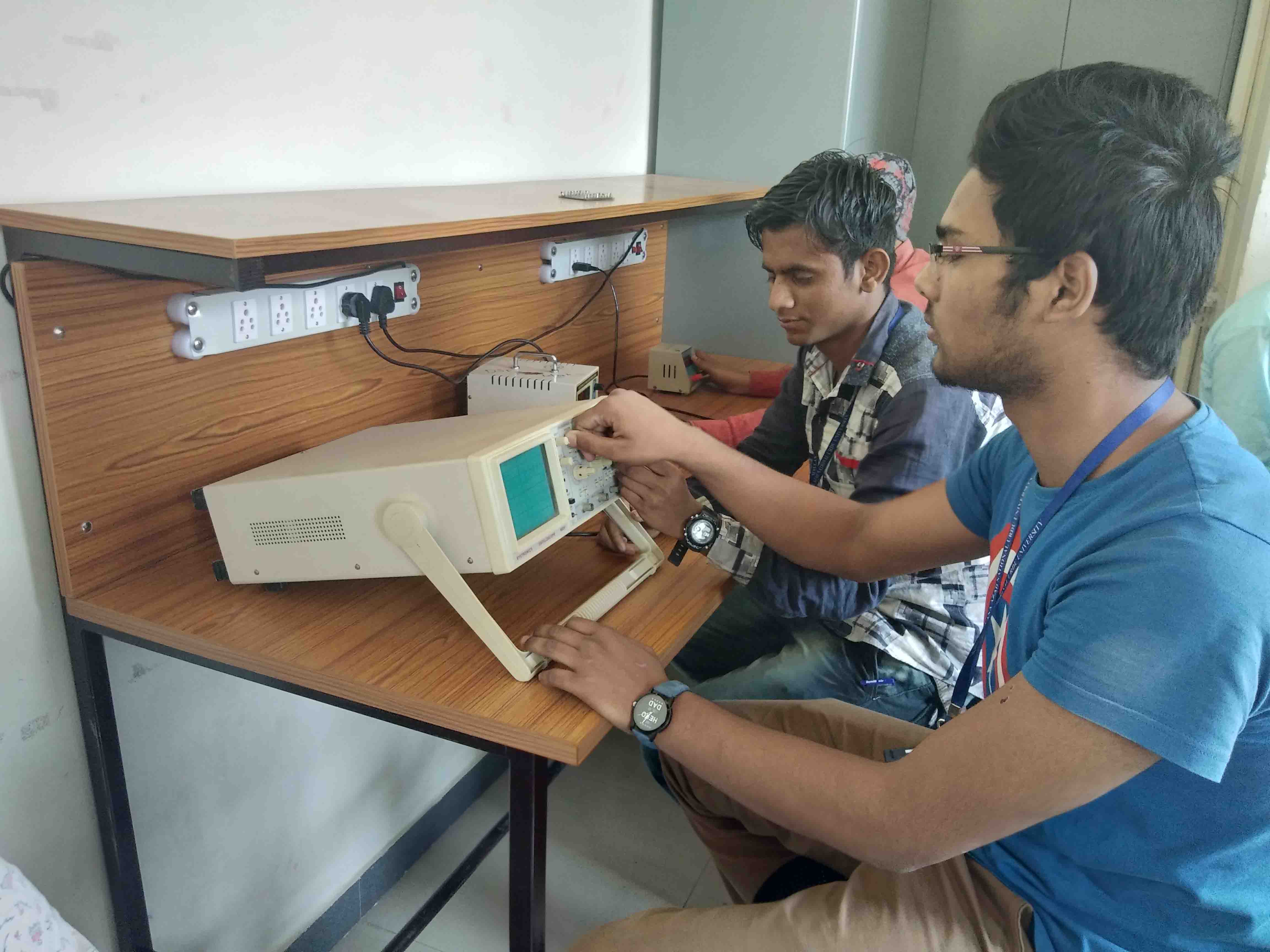 Electronics Communication Engg Lab Photos: Polytechnic Bengaluru