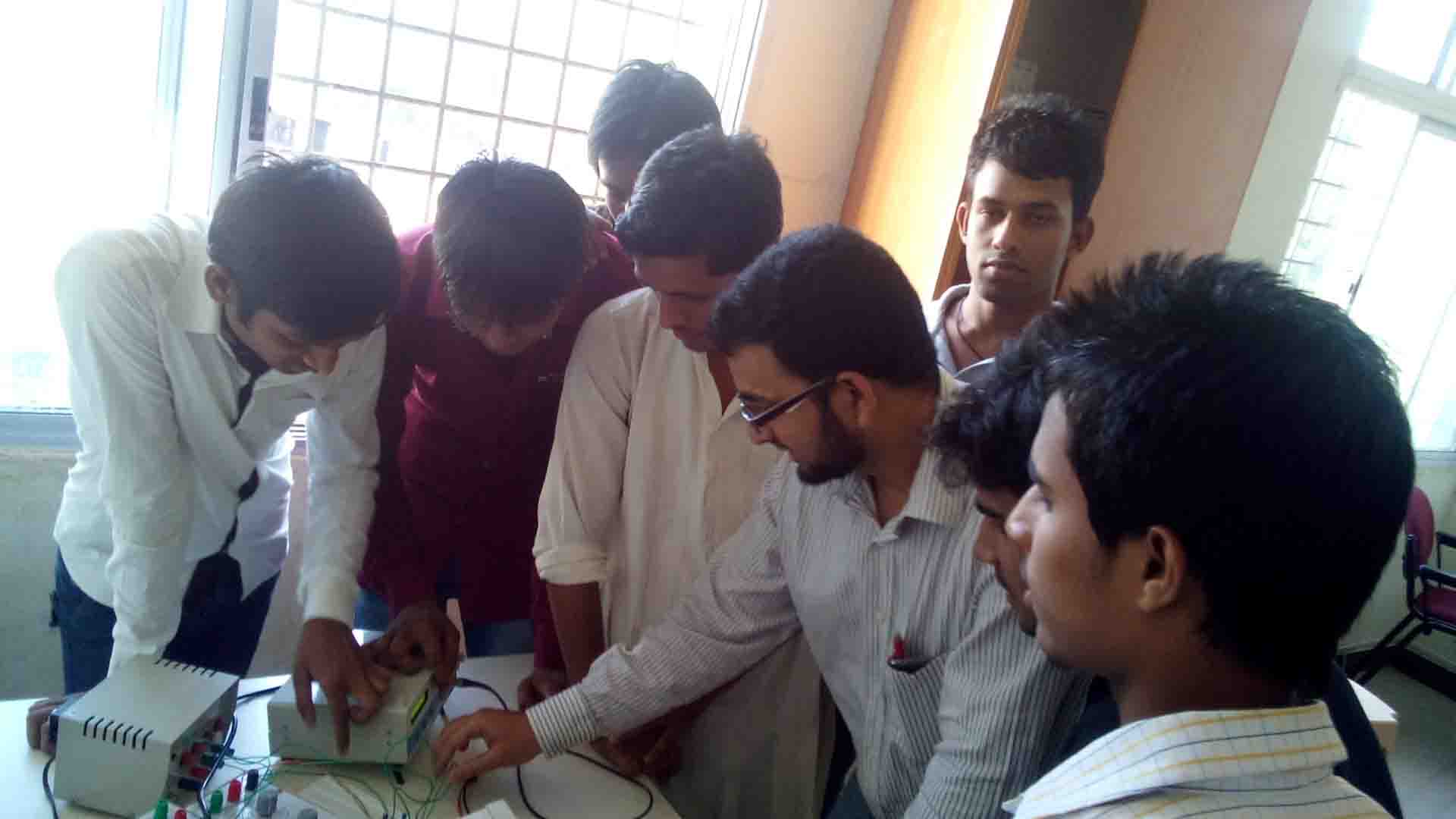Electronics Communication Engg Lab Photos: Polytechnic Bengaluru
