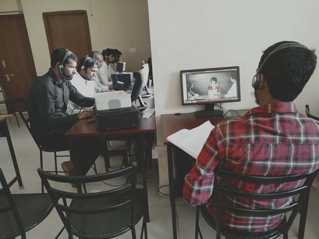 English Lab Photos: Polytechnic Bengaluru