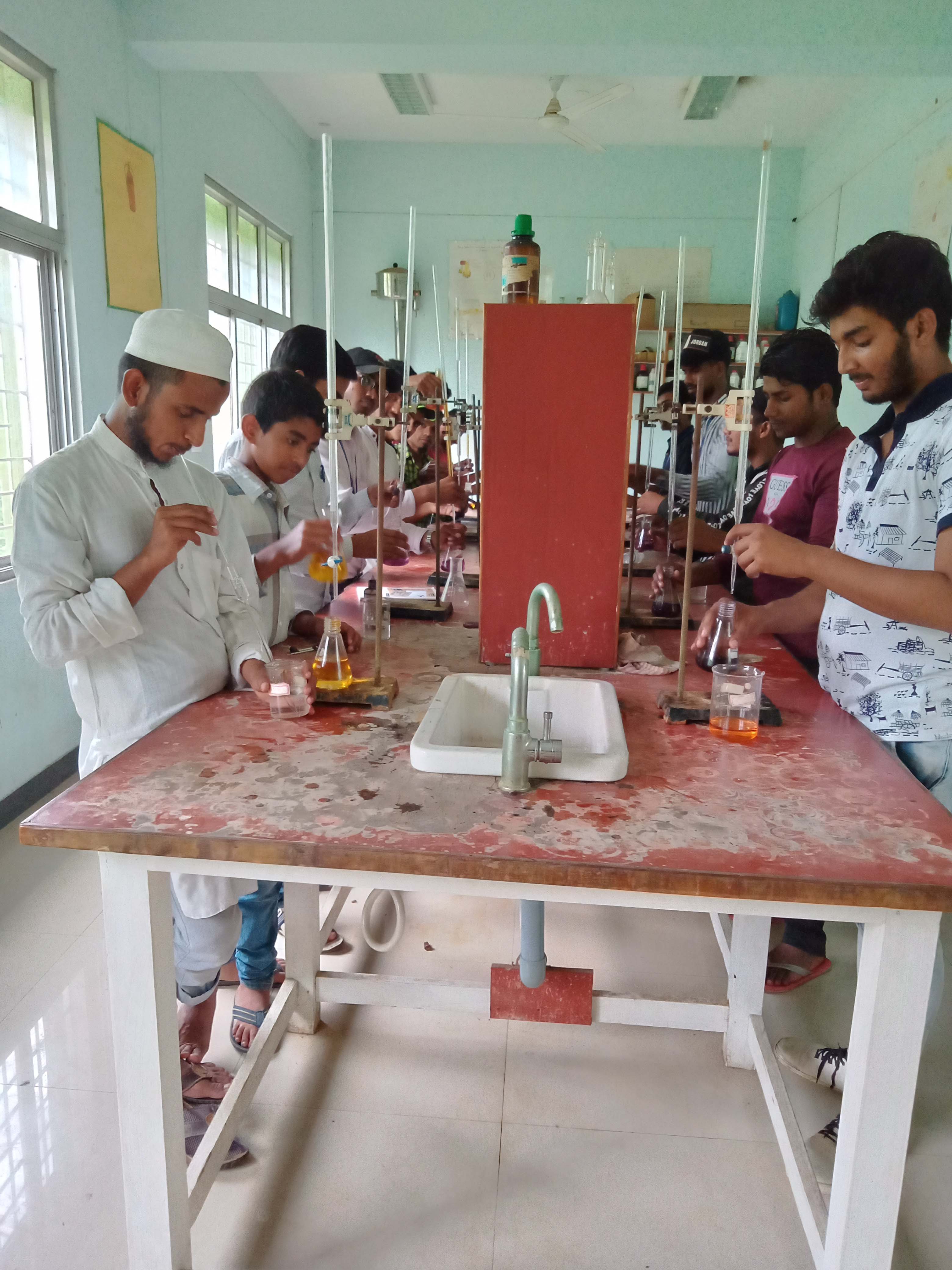 Chemistry Lab Photos: Polytechnic Bengaluru