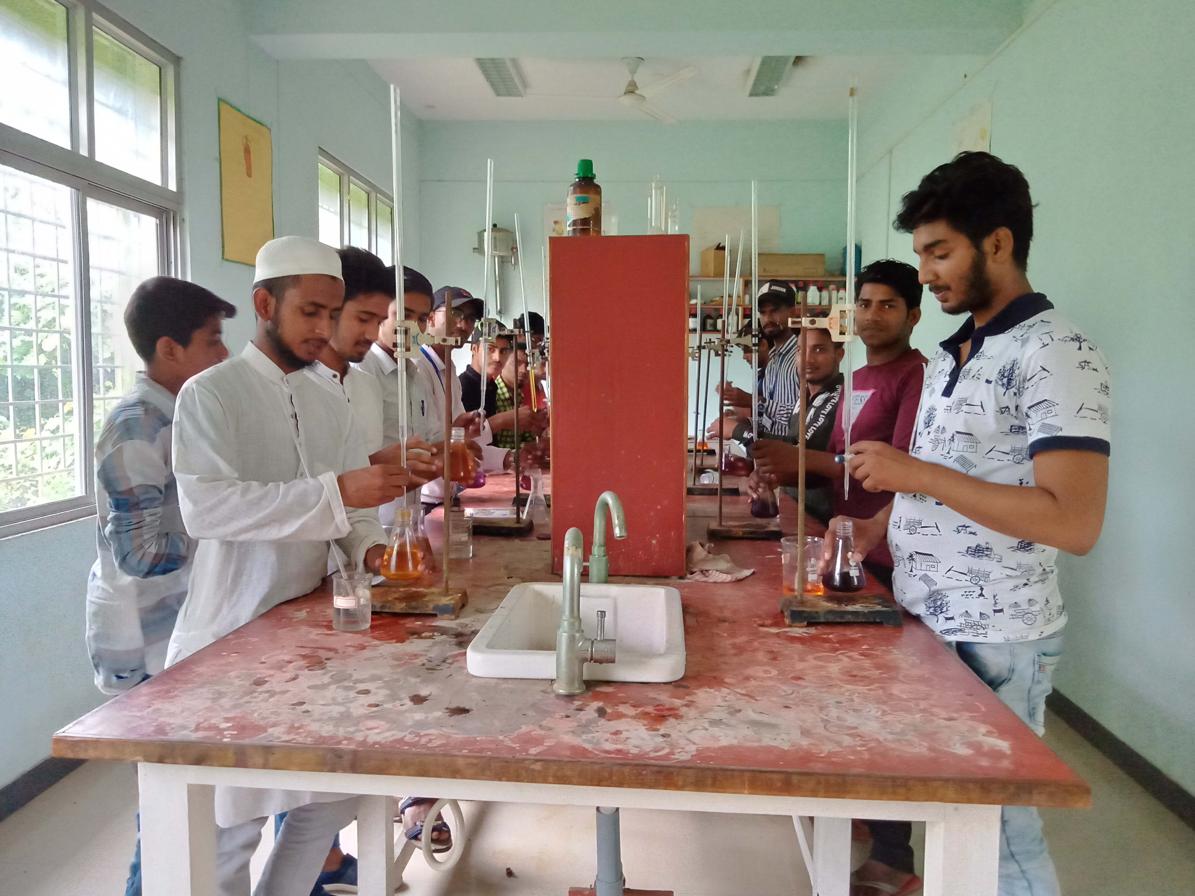 Chemistry Lab Photos: Polytechnic Bengaluru