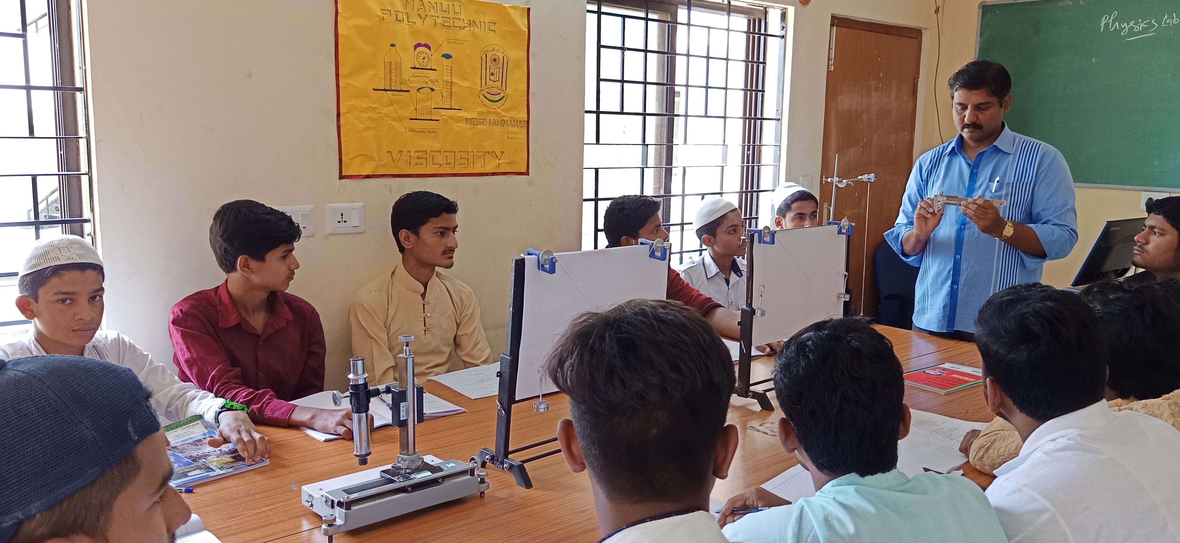 Physics Lab Photos: Polytechnic Bengaluru