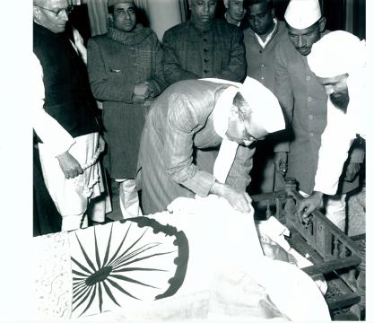 Shri U. N. Dhebar, garlanding the body of Maulana Sahib with Khadi thread, the body was laying in State at his official residence in New Delhi on February 22, 1958