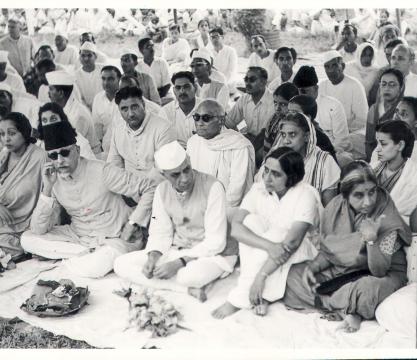 Azad, Nehru at Gandhi's funeral prayer