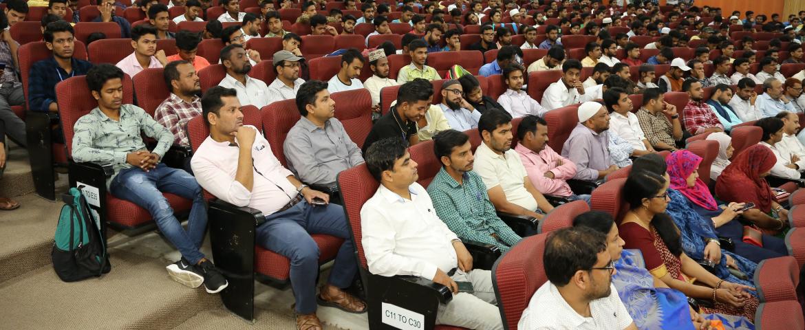 Dias: Prof. Rizwan Qaiser delivering Azad Memorial lecture. (L-R) Mr. Anis Azmi, Prof. Mohd. Zafaruddin, Prof. Ayub Khan and Prof. Noushad Husain.