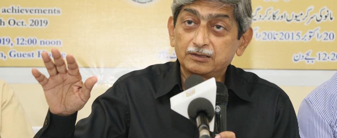 Dr Mohammad Aslam Parvaiz addressing the press conference, (L-R) Dr. Dr. Abid Moiz, Mr. Anis Azmi, Prof. S M Rahmatullah, Prof. Ayub Khan, Prof. Abul Kalam and Mr. Rizwan Ahamd also seen