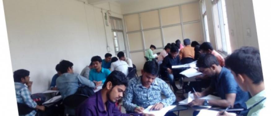 English Lab Photos: Polytechnic Bengaluru